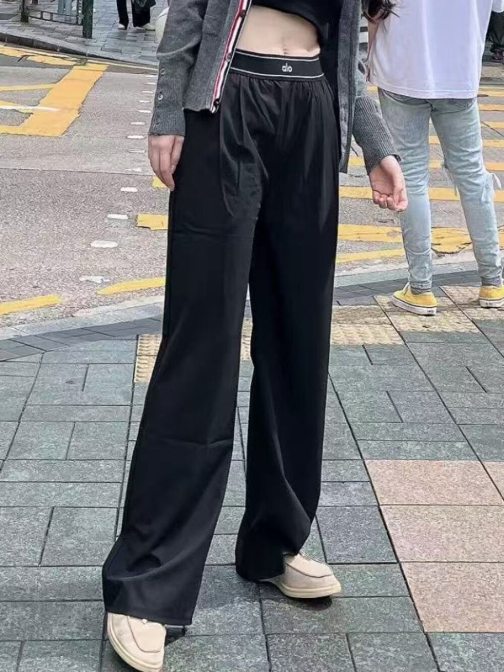 Brand New ALO🙇♀️Yoga Suit Up Trouser Black Wide Leg 30 Inch🦵Long Legs